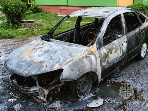 Три автомобиля и одна детская машинка сгорели в Ивановской области